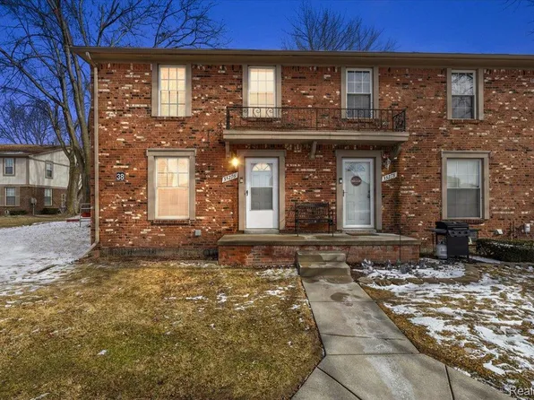 35276 Terrybrook Dr, Sterling Heights, MI 48312