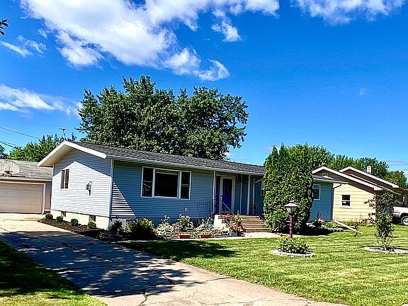 2nd image of 8374 Spruce Dr