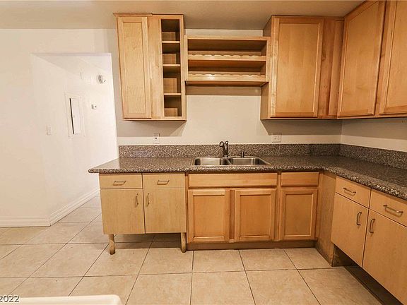4th image of 2353 Exeter Dr #A