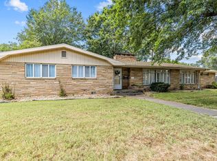410 N Eisenhower St, Monett, MO 65708