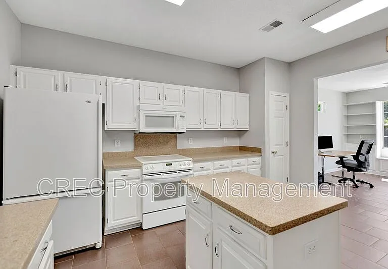 3282 Heathland Way — Photo 10