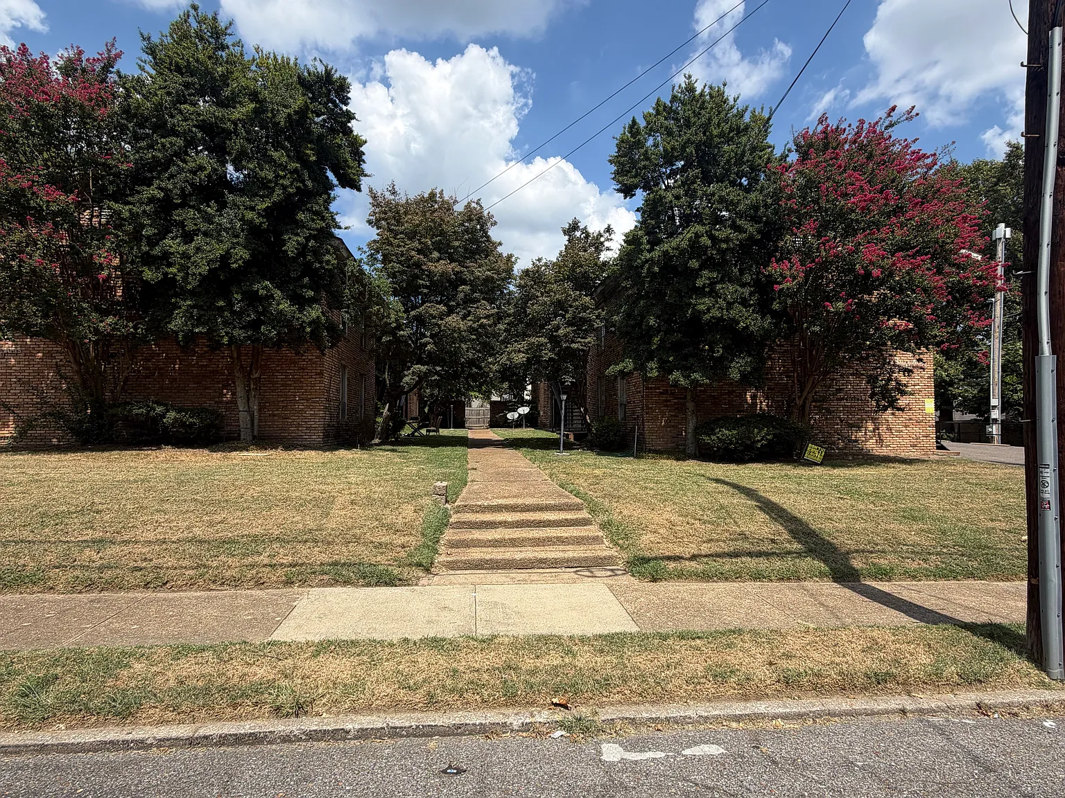 1882 Jefferson Ave — Photo 2