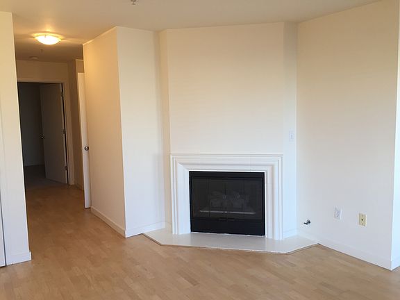 5th image of 1625 Pacific Ave APT 302