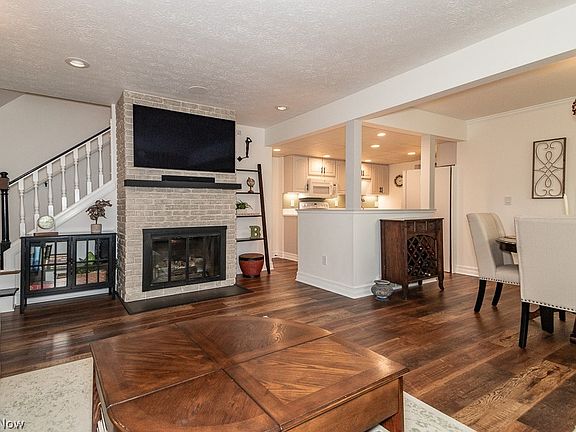2nd image of 103 Mount Vernon Ct
