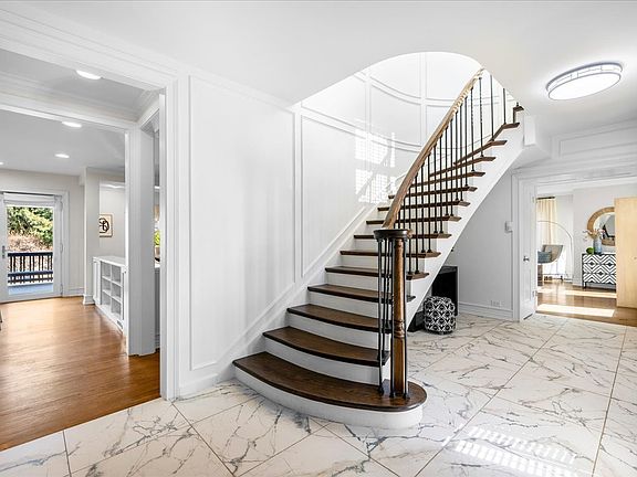 4th image of 380 Sterling Rd