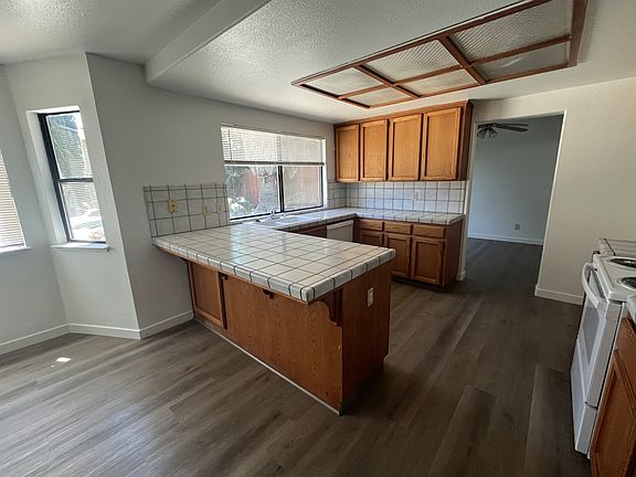3rd image of 528 Klopping Ct