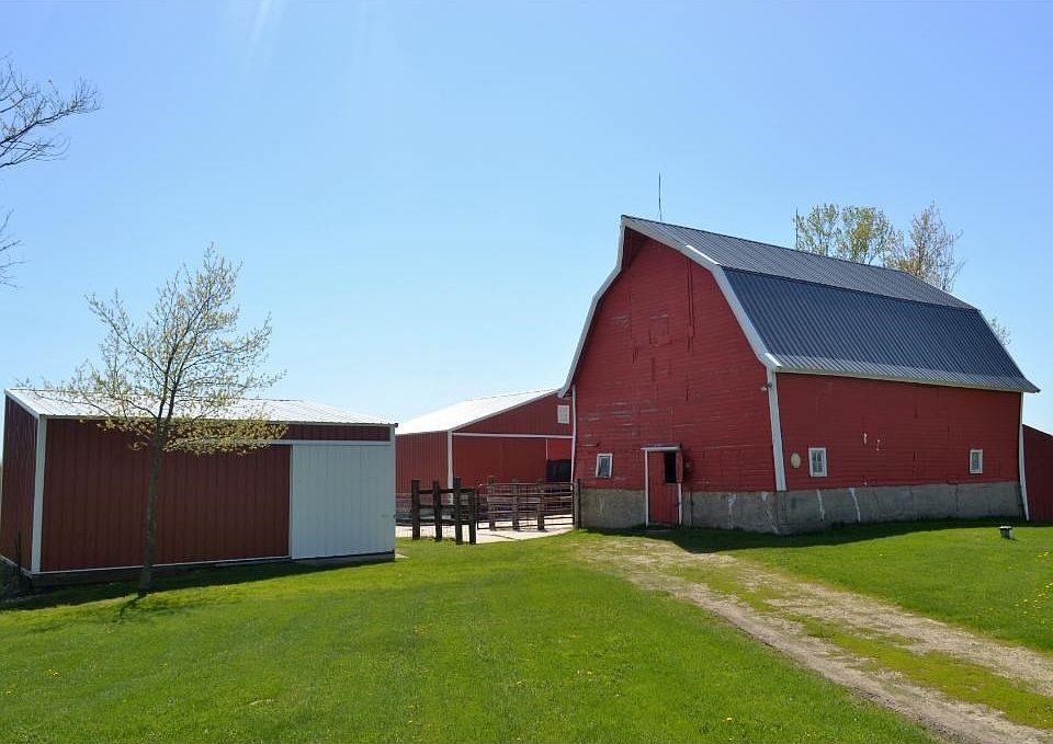 Welcome to 7612 90th St W, Lonsdale