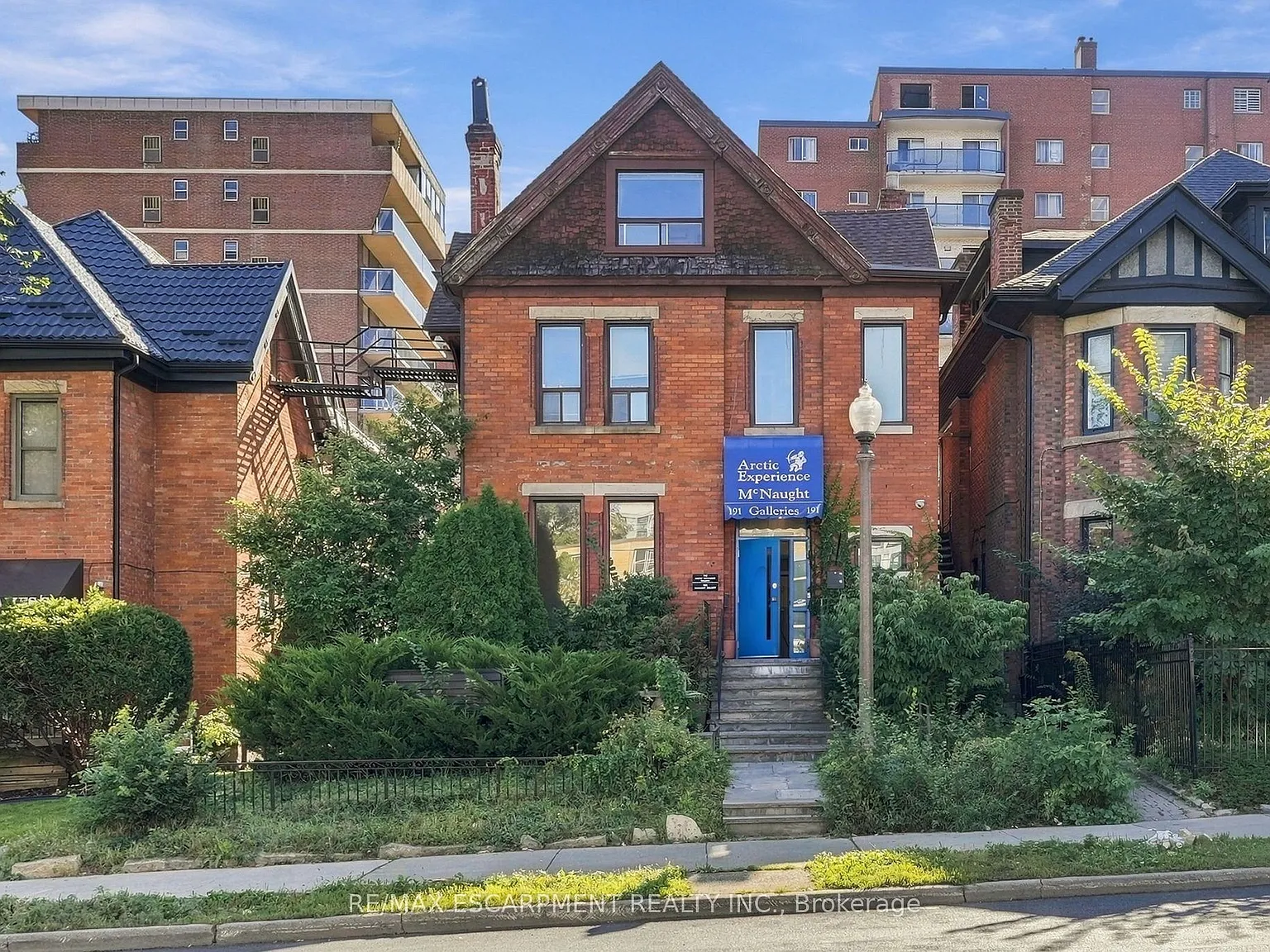 2 bed, $1,600 — Photo 1
