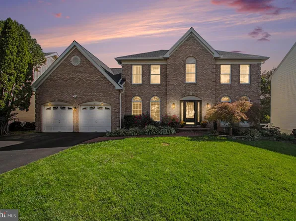 1319 Gatesmeadow Way, Reston, VA 20194