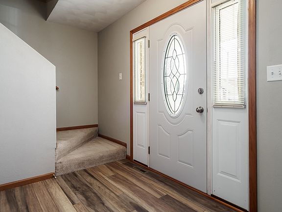 3rd image of 817 Winfield Dr