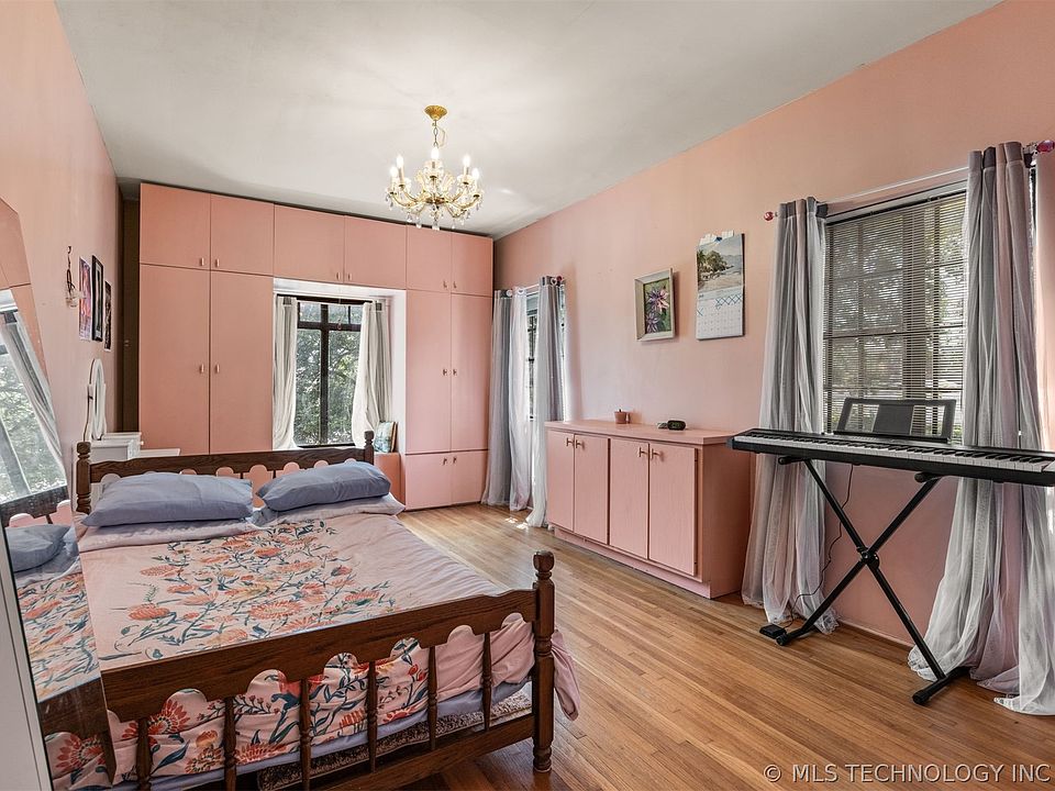 52nd image of 2216 N Elwood Ave