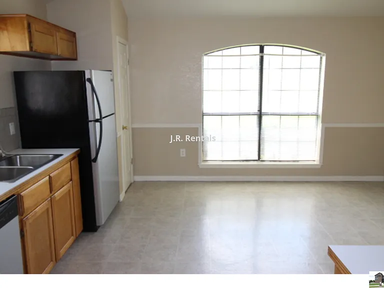 1506 Creek St — Photo 90