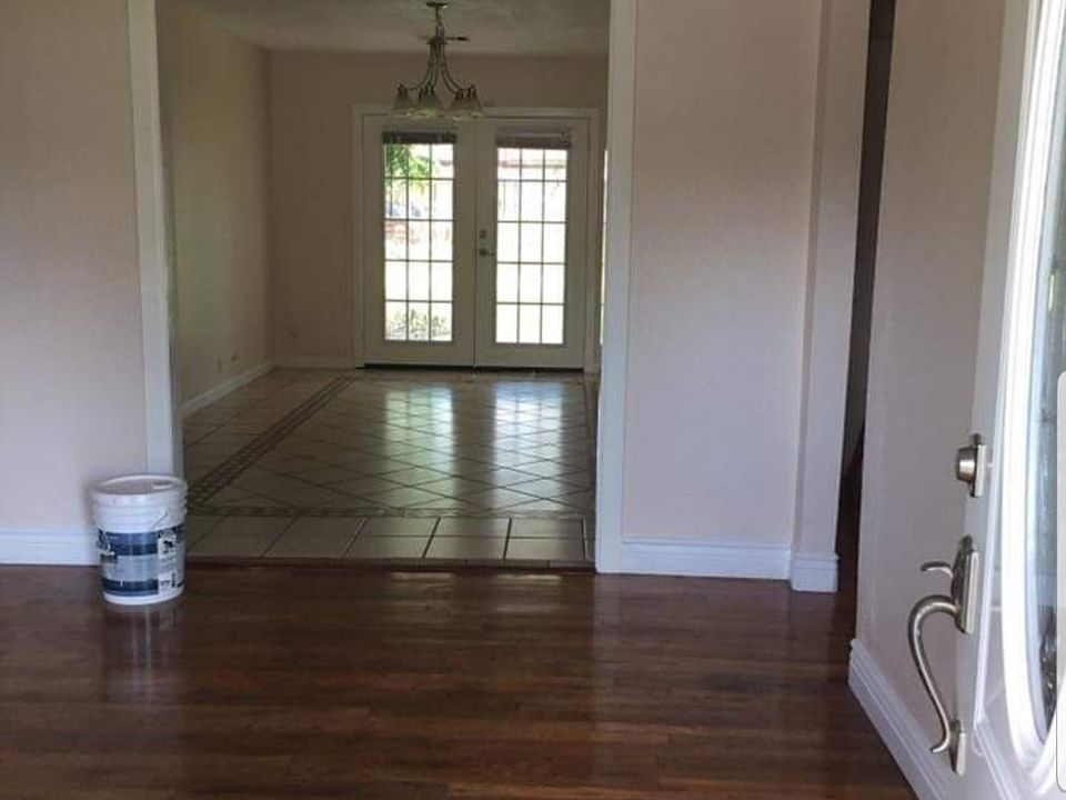 1st image of 2004 Olive St