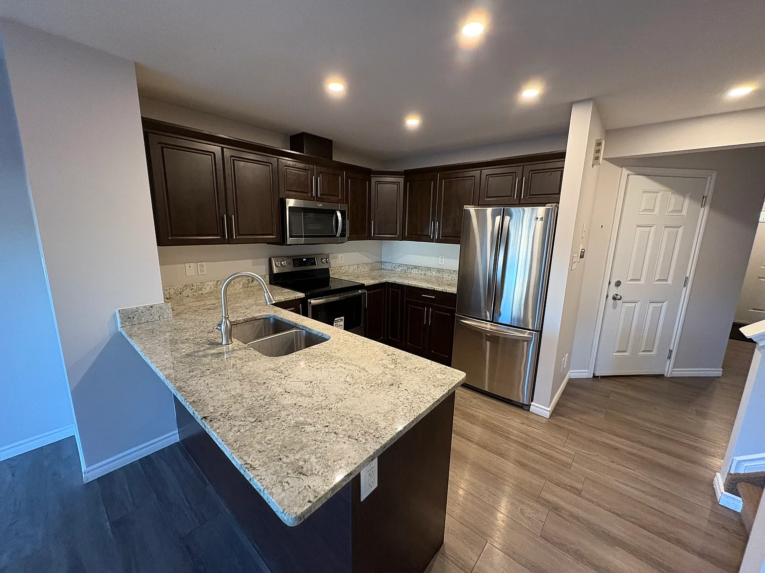 SF306 - 3 Bedroom 2.5 Bathroom Duplex Style Home in South Terwillegar — Photo 3