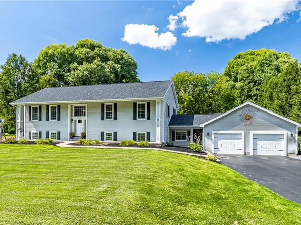 11 Plains Rd, Honeoye Falls, NY 14472