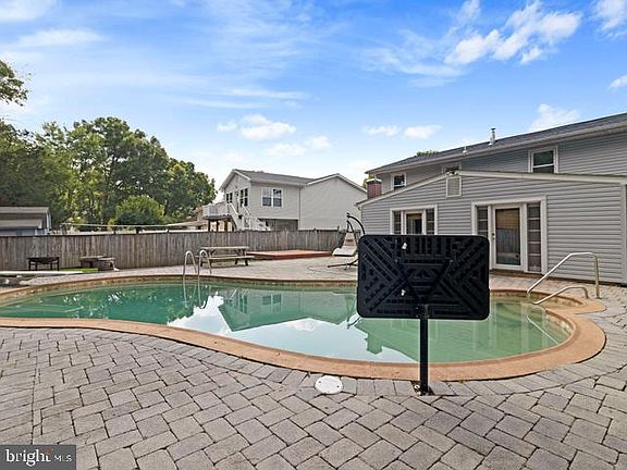 4th image of 2265 Four Seasons Dr