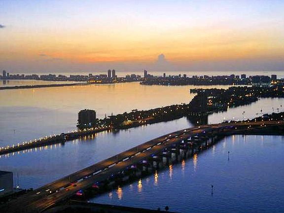 5th image of 900 Biscayne Blvd APT 4608