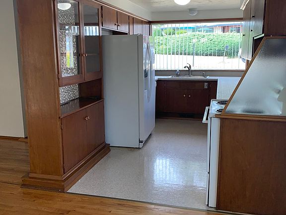 3rd image of 3843 NW View Ln