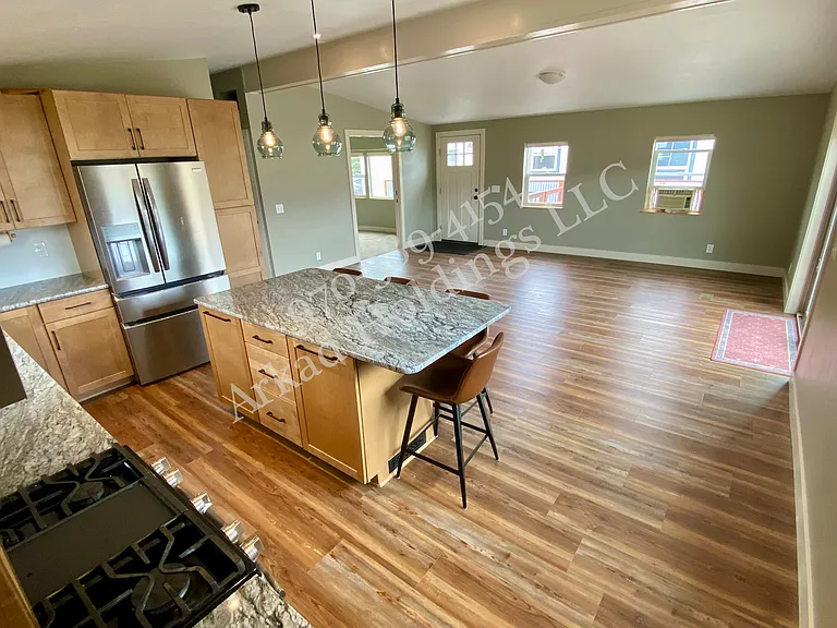 932 Maple Dr — Photo 4
