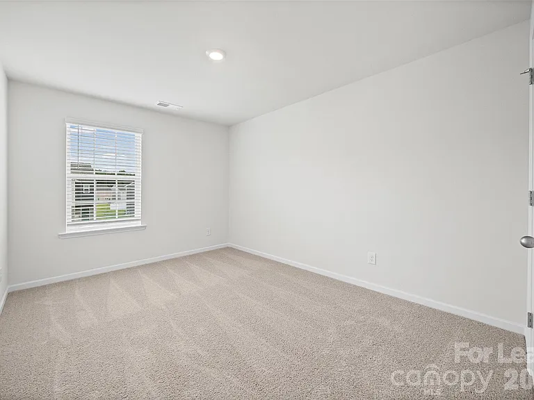 1010 Two Brothers Ln — Photo 13