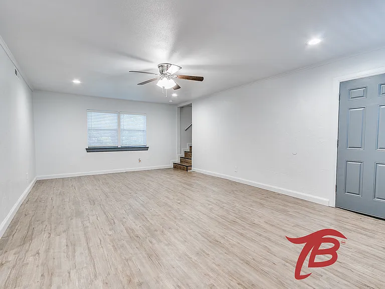 2214 N Florida Ave — Photo 5