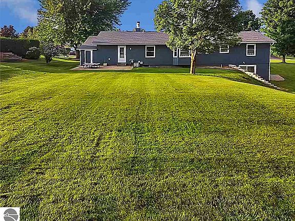 2nd image of 5983 London Dr