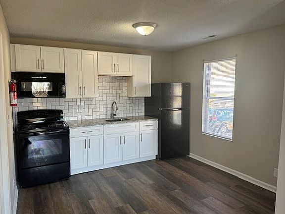 4th image of 304 Hoskins Mill Ln