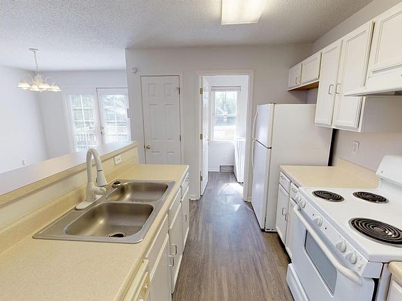 5th image of 14 Harvley St #14