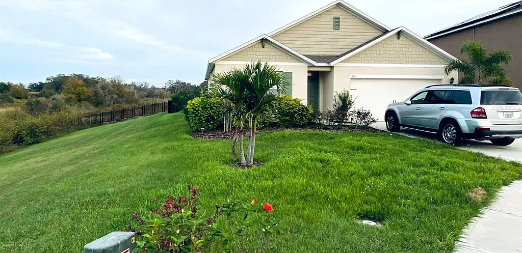 4 bed, 2.0 bath, 1867 sqft, $2,600 — Photo 1