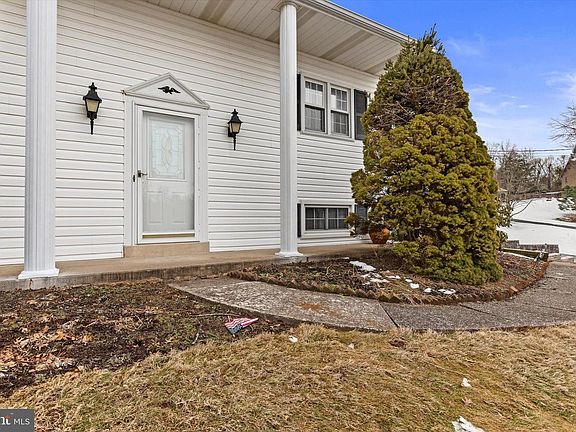 5th image of 722 Heck Hill Rd