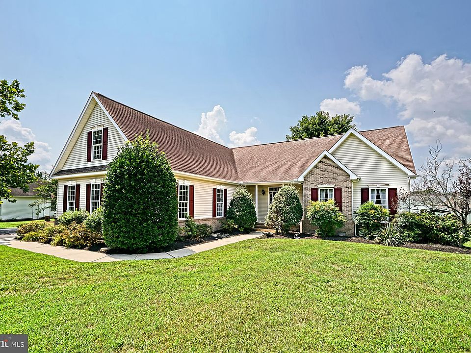 1st image of 438 Greygull Ln