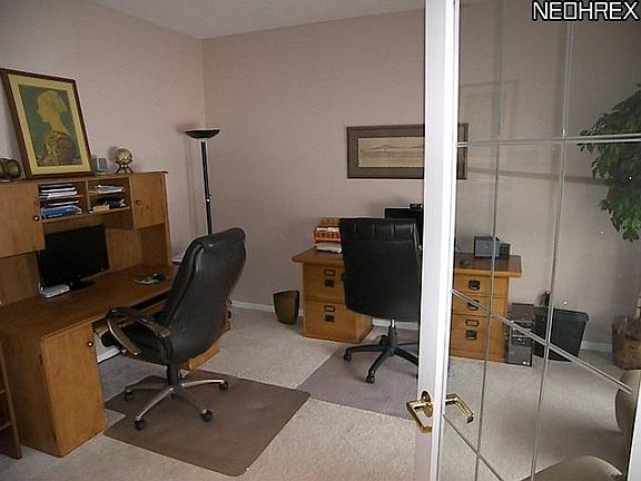 3rd image of 3155 Darien Ln