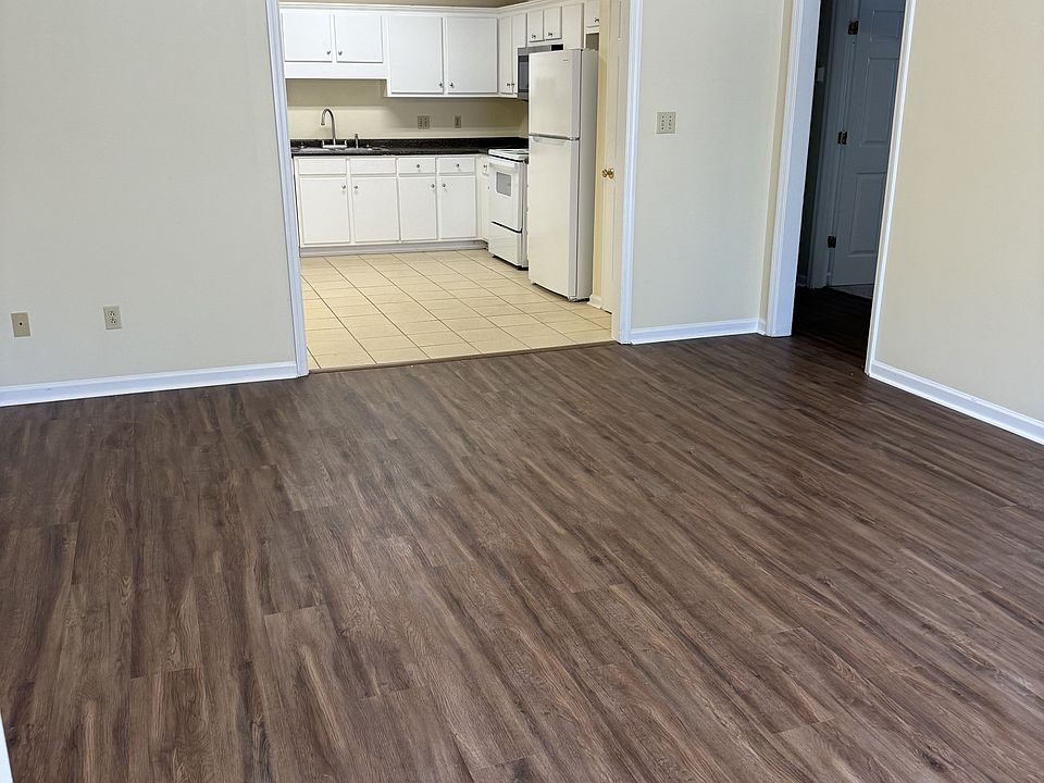 2nd image of 3821 Dominion Ct