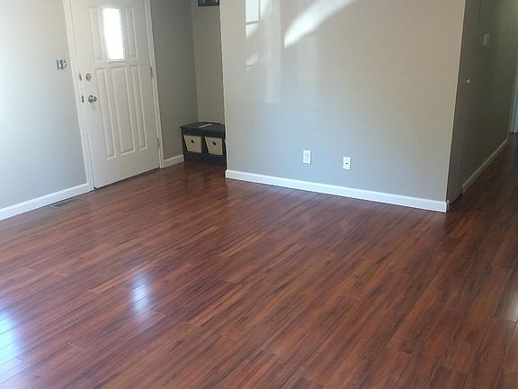 4th image of 326 Brownstone Dr