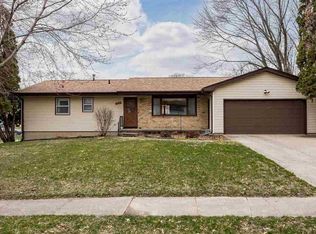 1002 16th Ave, Coralville, IA 52241