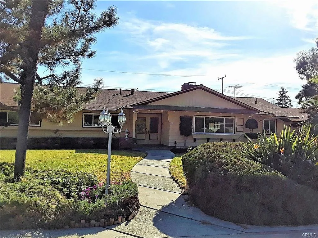 4 bed, 2910 sqft, $5,300 — Photo 1