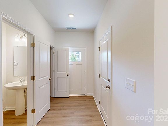 4th image of 3208 Lilac Grove Dr