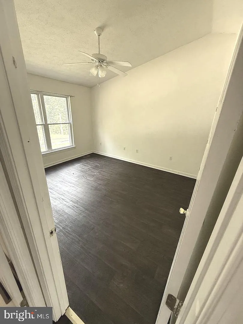 2 bed, 1.0 bath, 1040 sqft, $1,800 — Photo 4