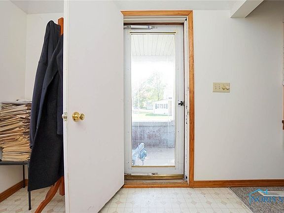 5th image of 236 E South St