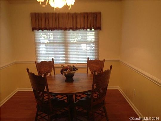 3rd image of 2725 Windsor Chase Dr