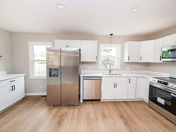 5th image of 2031 Evergreen Dr