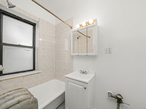 4th image of 2700 N Spaulding Ave #2706-1FF