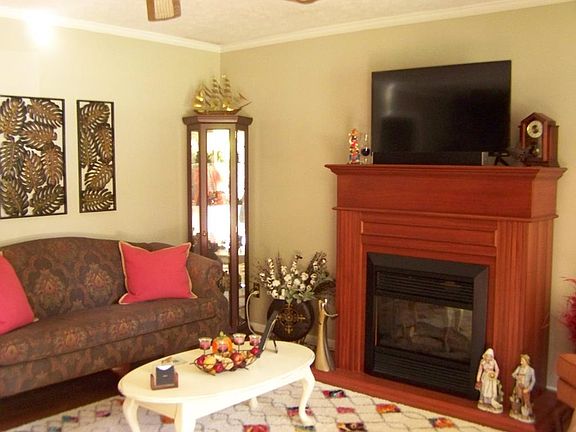 4th image of 380 Kenbrook Dr