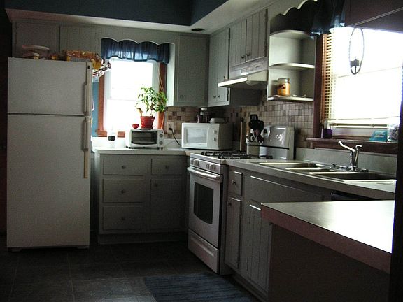 3rd image of 1633 9th Ave