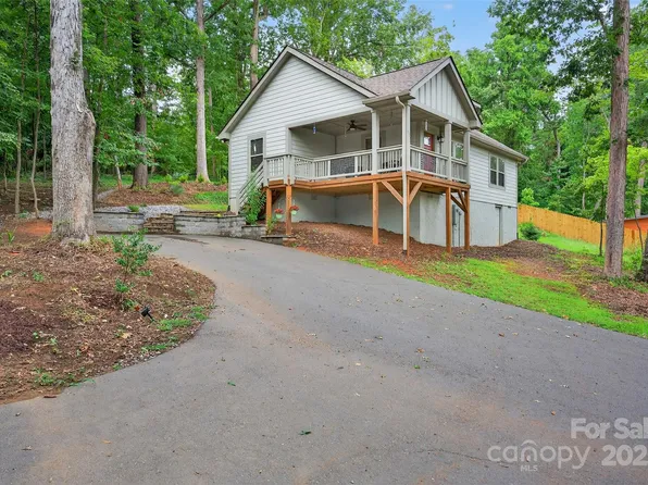 83 Grady Ave, Tryon, NC 28782