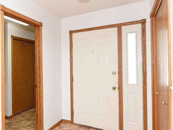 2nd image of 1519 Maple Ln
