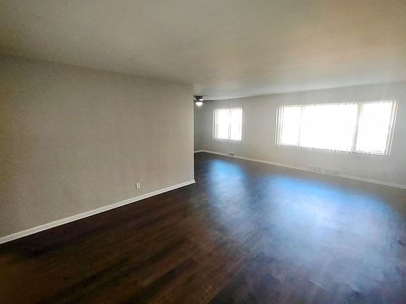 5th image of 16015-16125 Van Aken Blvd #25-103