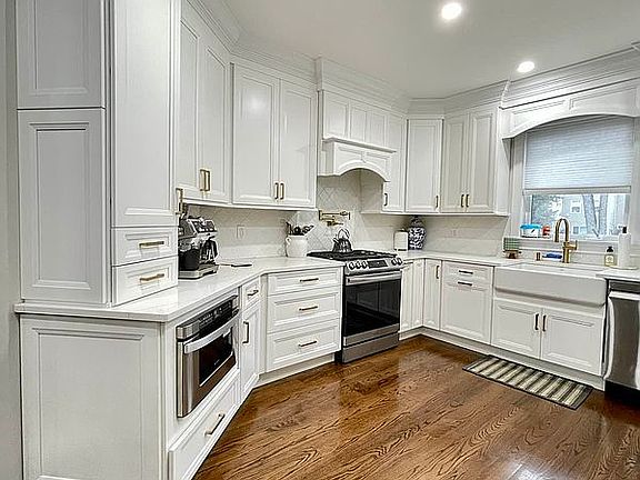 4th image of 370 Bement Ave APT 2