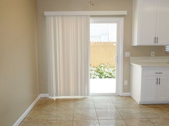 5th image of 1750 Newport Ave #3