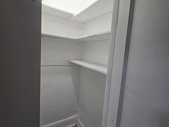 4th image of 141-143 Palm St #4